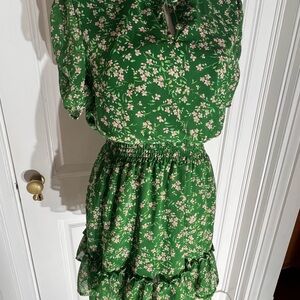 Forever 21 Vibrant Green Dress floral D350 smocked waist st Patrick